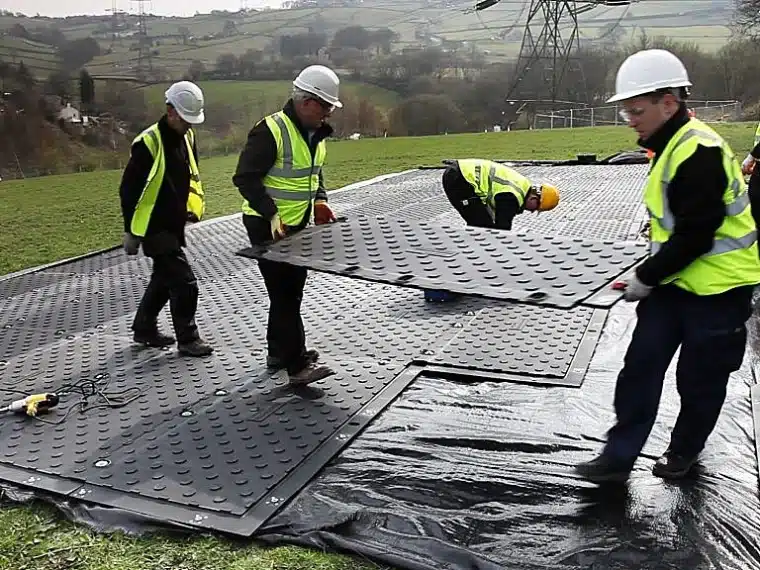 Plastic mud mat