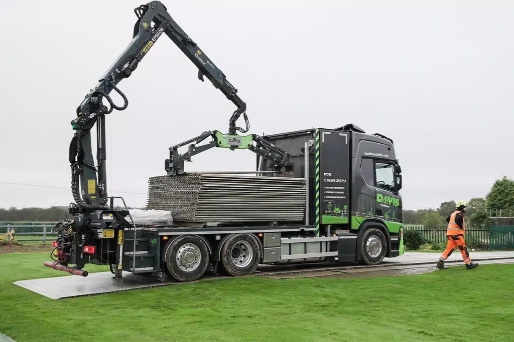 aluminium trackway installation