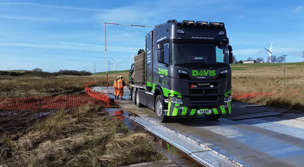 Tripple element trackway configuration